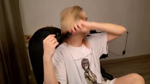 _meow_neko_ online show from November 16, 8:41 pm