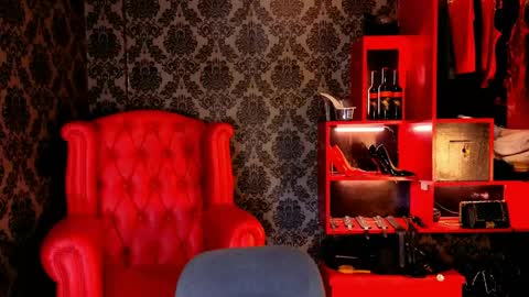 Raven Strauss online show from April 18, 7:58 pm