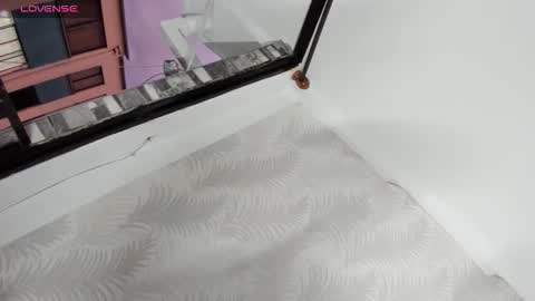 NIcolle online show from November 22, 11:07 pm