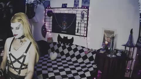 Mistic witch online show from March 10, 10:45 pm