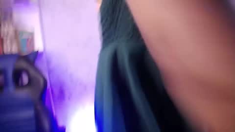 alexaavandercloude online show from April 2, 7:45 pm