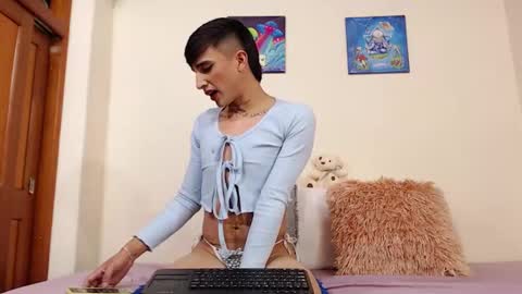 Snapshot of aliceusher_1 chatting on October 25, 10:49 pm J Ruiz online show from October 25, 10:49 pm