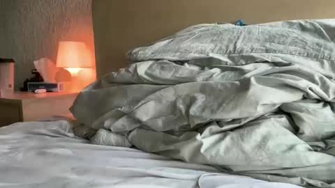 Aliensuppstar online show from April 9, 9:54 pm