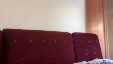 larah online show from April 3, 4:33 am