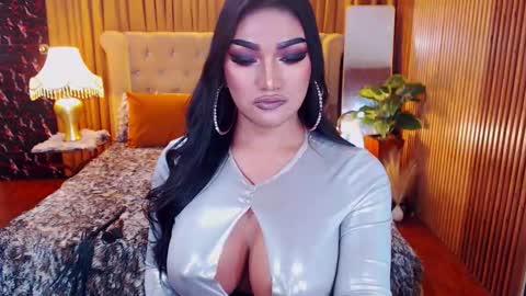 Alura Jhenson online show from March 6, 10:15 pm