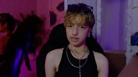 angeel_tay online show from June 3, 6:55 pm