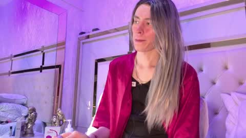 angela_white22 online show from April 14, 7:19 pm