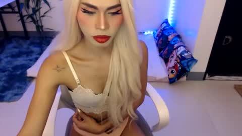 DIVINE ANGEL online show from March 17, 11:39 pm