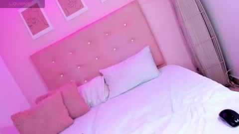 annie_dolce_ online show from October 2, 9:47 pm