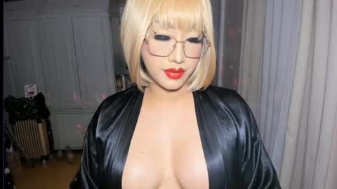 Snapshot of aqueenofcumxx chatting on September 26, 10:56 am Alicia online show from September 26, 10:56 am