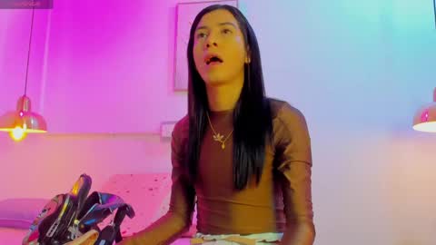 aria_millers1 online show from April 18, 11:23 am