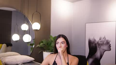 Ariaa online show from April 17, 9:49 pm