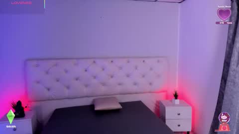 Aron cruz  online show from November 8, 1:55 pm