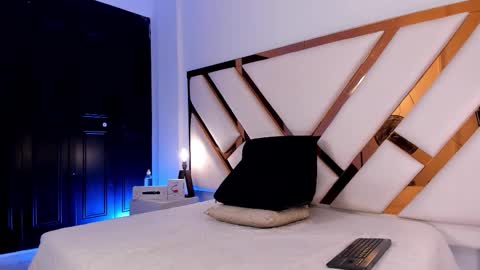 Aron cruz  online show from March 18, 1:32 pm