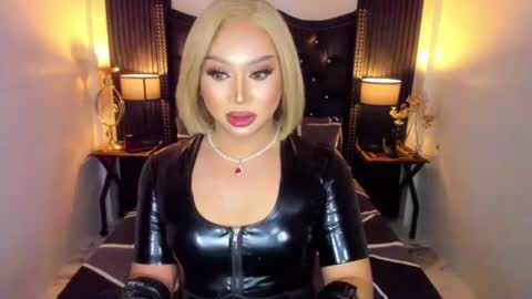 Polly Mole online show from June 15, 8:27 am