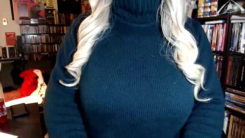 Aspen Vale online show from December 3, 9:52 pm