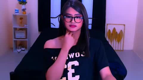 athisamoore online show from October 26, 9:22 pm