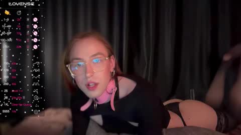 Snapshot of avril_pearly_ chatting on October 20, 12:41 pm avril_pearly_ online show from October 20, 12:41 pm