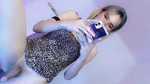 Snapshot of baby_monica18 chatting on December 13, 9:36 am Goddess Monica online show from December 13, 9:36 am