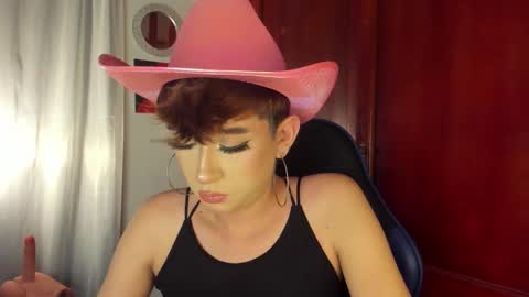 Snapshot of barbie_boy_ chatting on September 25, 7:59 am I work from home this is my room 3 online show from September 25, 7:59 am