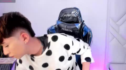          I work from home this is my room 3 online show from January 6, 8:29 am