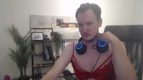 Sissy Invis online show from November 28, 8:43 pm