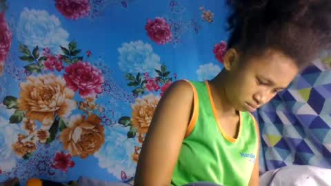 bemoniquee online show from June 18, 6:47 am