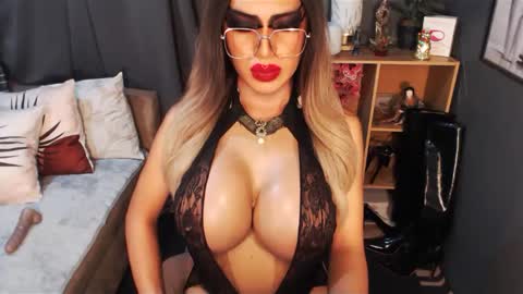 Loraine Cruz online show from March 11, 9:59 pm