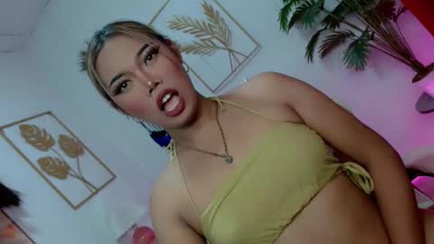 bitchinthecityxx online show from April 12, 11:57 am