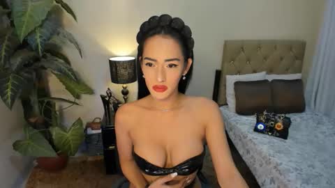 bombshelllaurax online show from January 9, 8:52 am