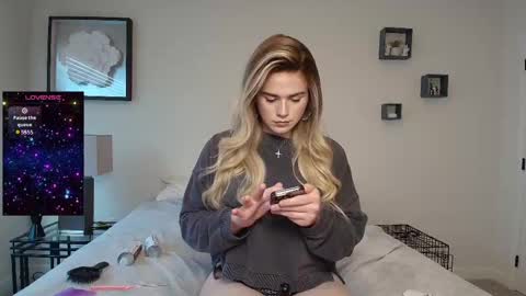 buitifulblonde online show from October 8, 6:20 pm