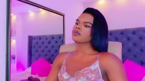 camiestrada online show from September 25, 8:10 am