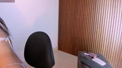 candyglow_ online show from April 18, 7:58 pm