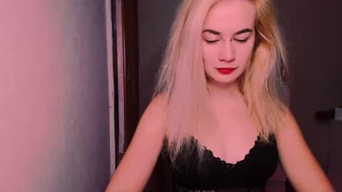 Snapshot of carinfox chatting on October 13, 7:53 am Carin online show from October 13, 7:53 am