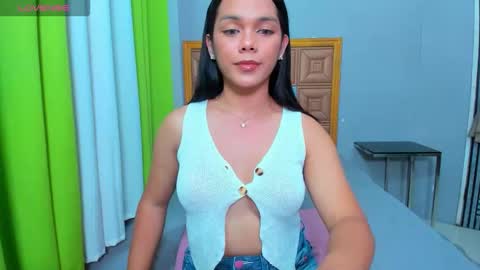 caroline_east online show from January 19, 3:10 pm