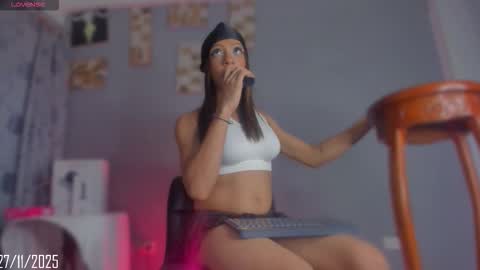 chloe_cooperr online show from November 28, 3:30 am