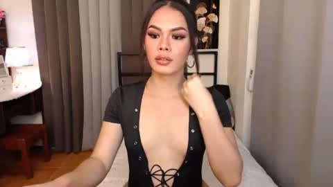 Snapshot of classy_maika chatting on October 13, 7:42 am maika online show from October 13, 7:42 am