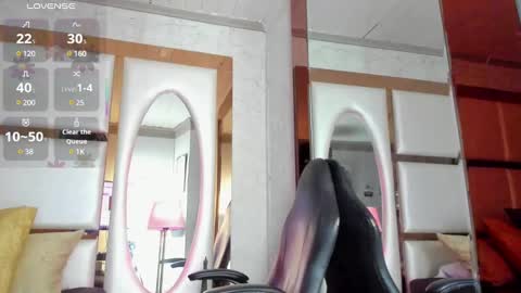 ---Cloe--- online show from February 19, 2:55 pm