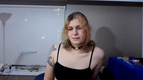 cuddleavenue online show from April 28, 1:04 am