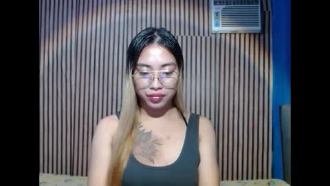 Snapshot of cummloverxx chatting on December 13, 7:15 am cummloverxx online show from December 13, 7:15 am