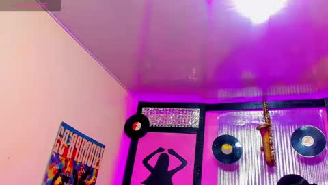 daisy_jonexxx22 online show from April 19, 3:18 am