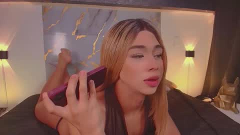   online show from March 25, 11:48 am