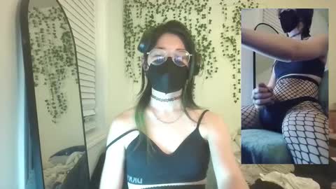 deciduousdoll online show from November 5, 11:48 pm