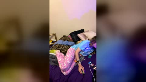 diztraxtion2468 online show from April 9, 6:19 am