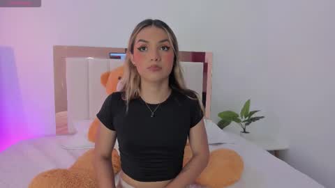 doll_isa_ online show from February 24, 8:02 pm