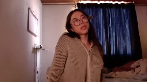 emily_pearl_ online show from December 19, 9:17 pm