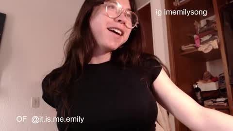 emily_pearl_ online show from March 27, 10:00 pm