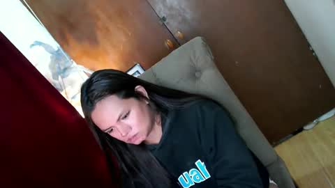 empressrheo online show from December 14, 3:18 am