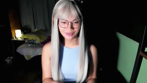 Snapshot of esilchan chatting on October 17, 2:26 am Chelliane online show from October 17, 2:26 am