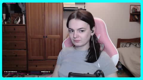 Snapshot of eva_katt chatting on February 10, 12:39 pm Gamer Katt online show from February 10, 12:39 pm